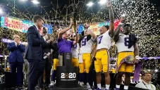 LSU levanta el trofeo que lo acredita como Campeón