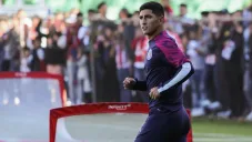 Pocho sigue de cerca las acciones de sus compañeros