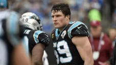 Luke Kuechly durante un partido de las Panteras de Carolina