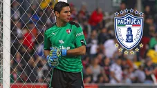 Óscar Ustari en un partido con Pachuca