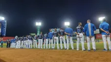Los jugadores de Tigres del Licey previo a un partido