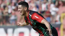 Lucas Passerini en partido con Palestino