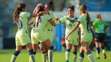América Femenil: Las jugadoras celebran un gol