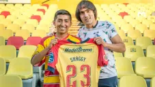 Shaggy Martínez posa junto a Julio