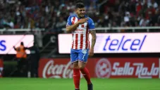 Alexis Vega se duele del hombro izquierdo