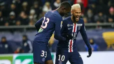 Kouassi festeja junto con Neymar
