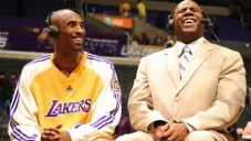 Kobe Bryant junto al Magic Johnson