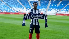Aké Loba, en su presentación con Rayados