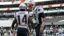 Brady y Cook celebran una anotación en el Azteca