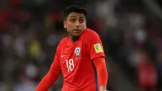 Jara durante un duelo con la Selección de Chile