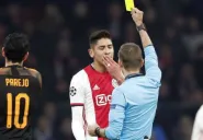 Álvarez amonestado en el juego ante Valencia