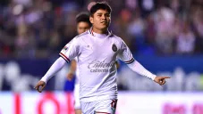 Chofis López celebra un gol con Chivas