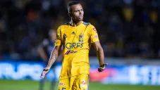Rafael Carioca durante un duelo con Tigres