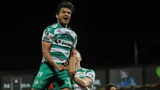 Aguirre festejando gol ante Tigres