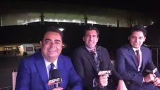 Gabriel de Anda (enmedio), durante una transmisión