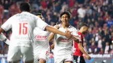 José Juan Macías festeja el gol de Chivas contra Xolos