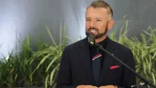 José Luis Higuera durante una conferencia de prensa