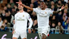 Vinicius Junior reclama una decisión al árbitro