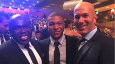 Zinedine Zidane y Mbappé en una gala de futbol