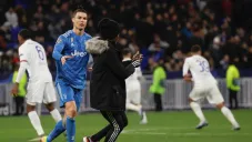 Cristiano pidiéndole a la aficionada que se vaya