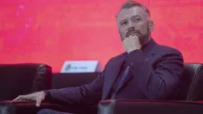 José Luis Higuera durante una conferencia de prensa