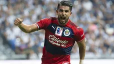 Miguel Ponce festeja una anotación con Chivas