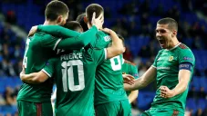 Wolves celebrando el pase a Octavos de Final