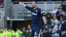 Kiko Casilla durante un duelo con el Leeds United