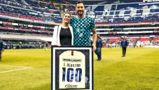 América reconoció a Emanuel Aguilera por cumplir 100 partidos con las Águilas