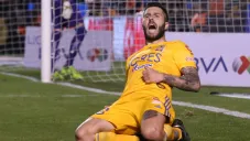 André-Pierre Cignac celebrando un gol ante Pumas