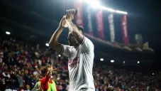 Alexis Vega durante un partido con Chivas