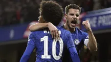 Willian Borges celebrando el primer gol junto a César Azpilicueta