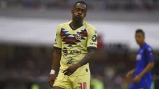 Renato Ibarra durante un partido con América