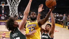 LeBron James con el balón