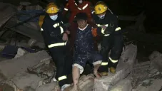 Momentos del rescate en el hotel derrumbado