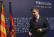 Bartomeu saliendo de una conferencia de prensa