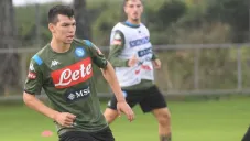 Lozano en una práctica en Italia con el Napoli
