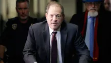 Harvey Weinstein llega a una corte en Manhattan en febrero del 2020