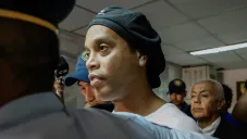 Ronaldinho con fiscalía de Paraguay