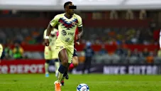 Renato N durante un partido con el América