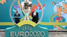 Directivos de UEFA tras una reunión