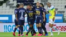 Jugadores de Pumas durante un partido