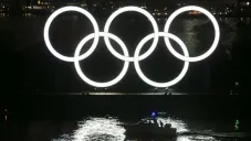 Aros olímpicos iluminados a seis meses de Tokio 2020