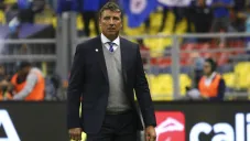 Robert Dante Siboldi en un partido con Cruz Azul