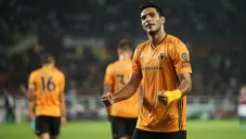 Raúl Jiménez festeja un gol con los Wolves