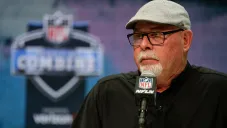 Arians da una conferencia de prensa