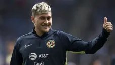 Nicolás Castillo levanta el dedo pulgar