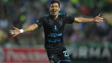 Edgar 'Pajaro' Benítez en acción con Gallos Blancos