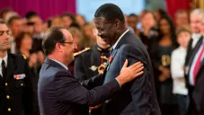 Pape Diouf (derecha), expresidente del Olympique de Marsella