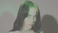 Billie Eilish posa en una alfombra roja